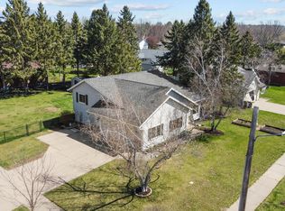 1604 Meadow Ln, Eau Claire, WI 54701