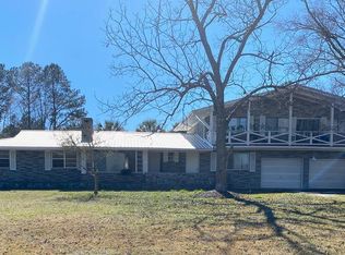 1612 E Cherry St, Jesup, GA 31546