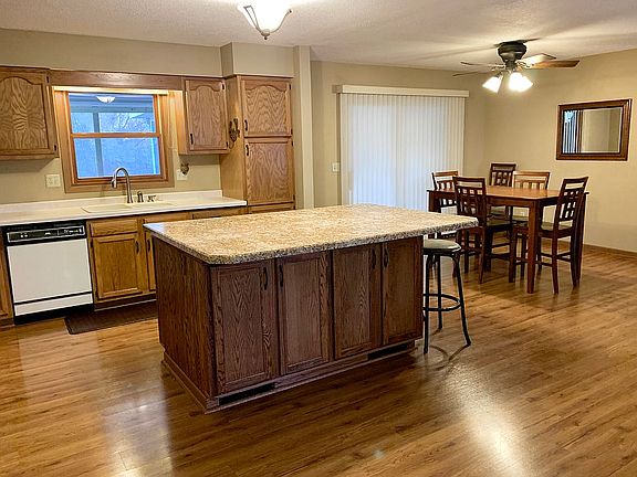 Kitchen/dining (furnished)
