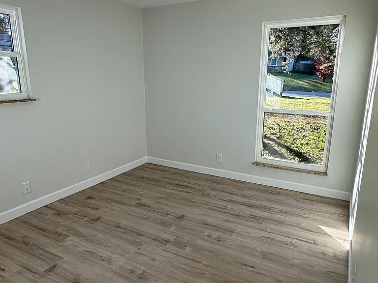 1140 Roswell Rd — Photo 12