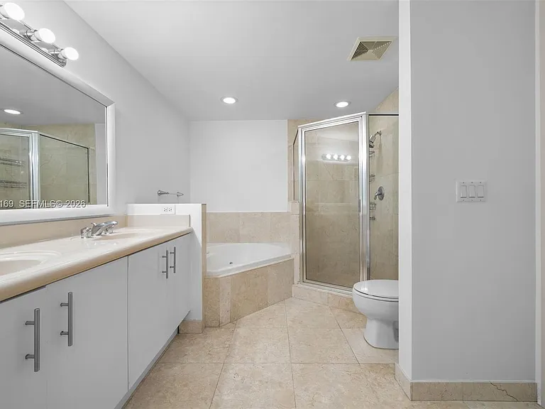 7918 Harbor Island Dr #311 — Photo 13