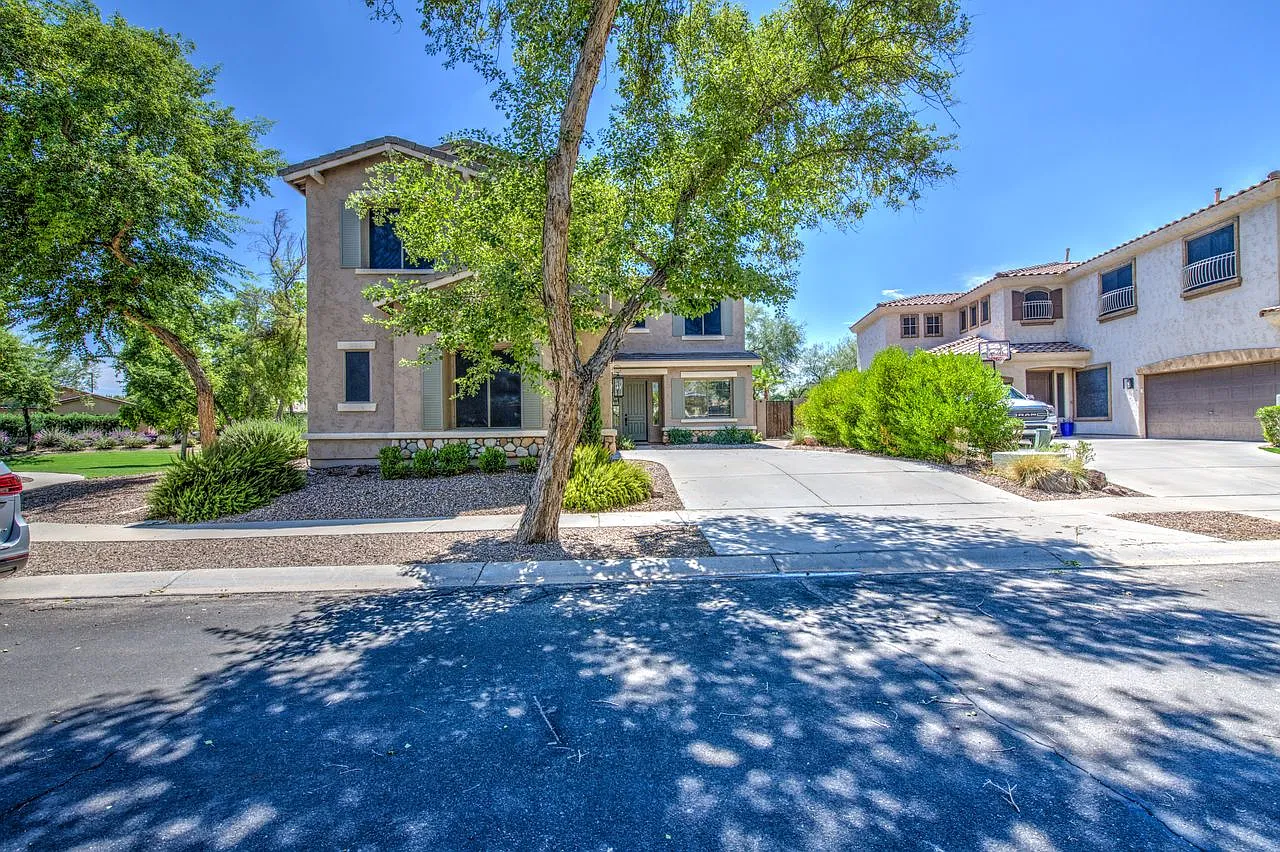 5 bed, 3228 sqft, $3,800 — Photo 3