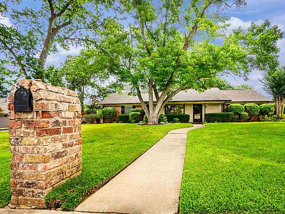 2nd image of 1814 Northpark Cir