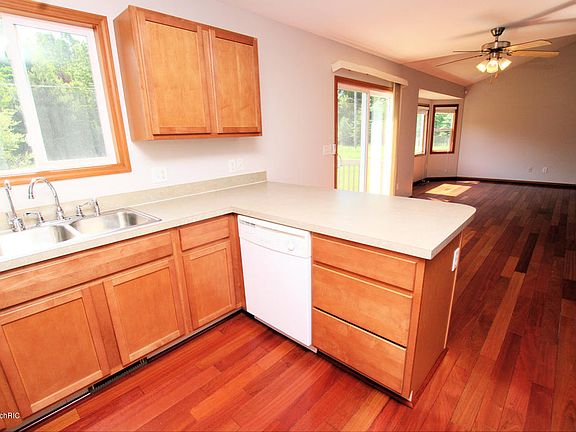 3rd image of 13722 Olin Lakes Dr NE