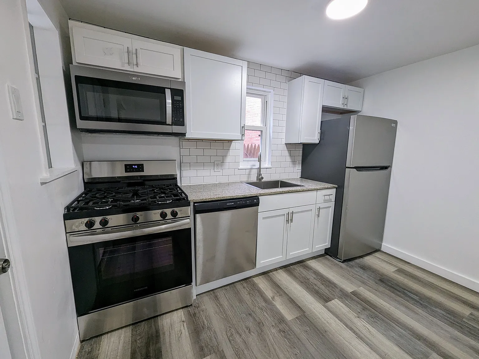 3 bed, 1400 sqft, $1,699 — Photo 2