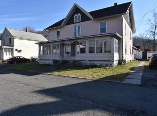 10 Meadow St, Great Barrington, MA 01230