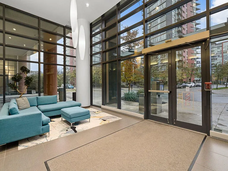 33 Smithe St #3301 — Photo 14