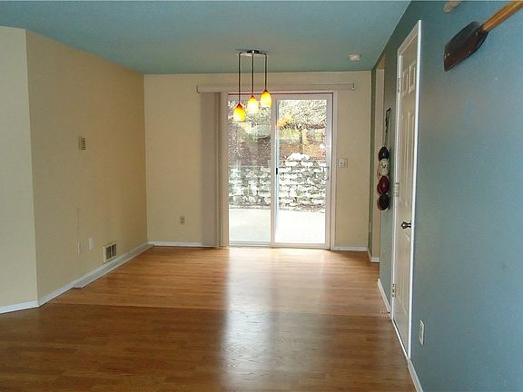3rd image of 9819 Overlook Dr NW