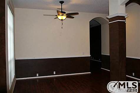 3rd image of 901 Bluffview Dr