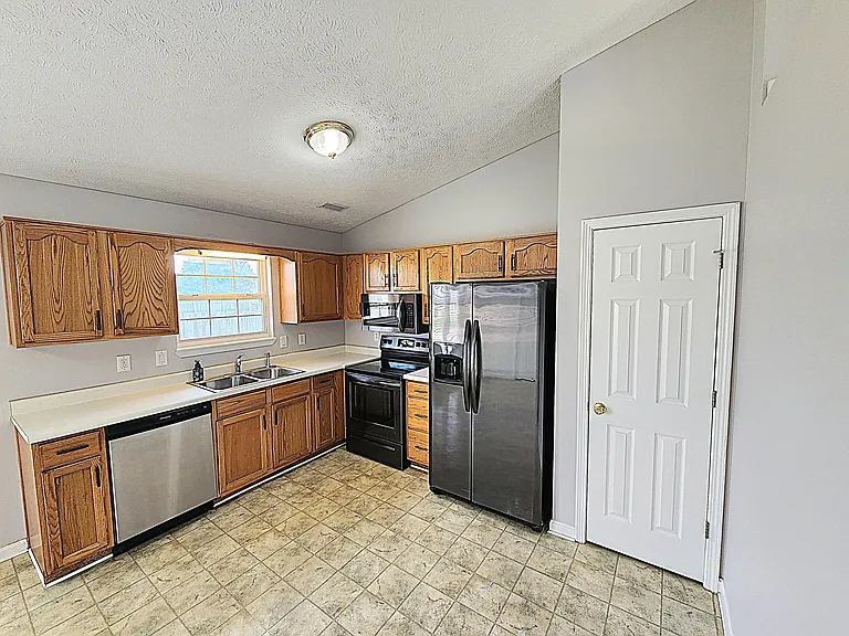 3906 Brownstone Dr — Photo 2