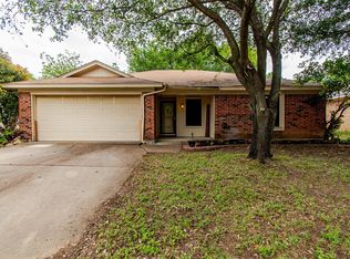 6620 Constitution Dr, Watauga, TX 76148