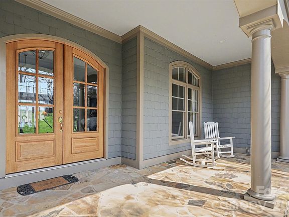 2nd image of 183 Mayfair Rd