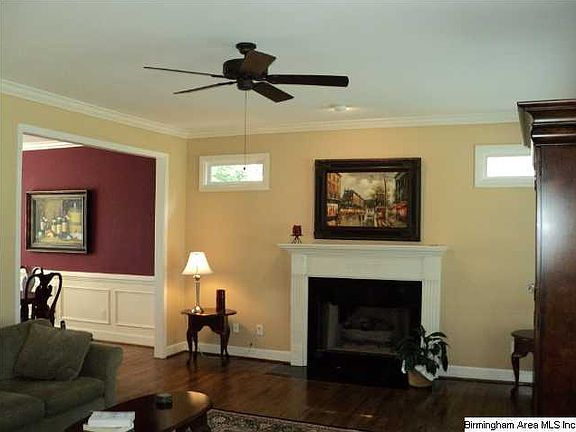 Ground floor, gleeming hardwoods thru out.