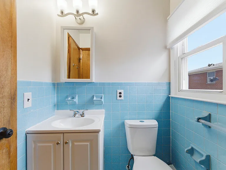 370 Henry St — Photo 15