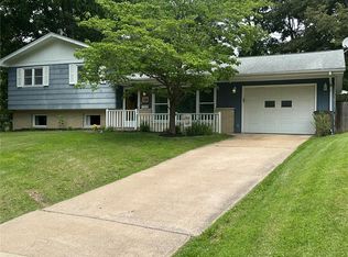 516 Green Acres Dr, Cape Girardeau, MO 63701