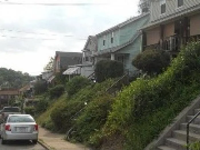 1323 Woodlawn Ave photo 1