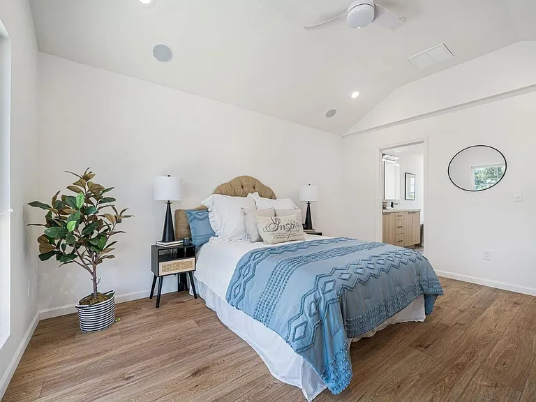 731 Beatrice St — Photo 18
