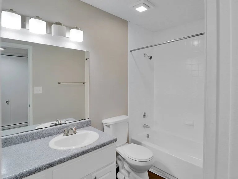 Silverwood Apartments — Photo 62