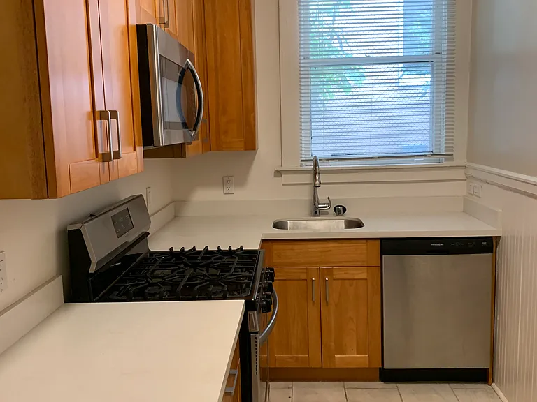 1385 Sacramento St #1 — Photo 2