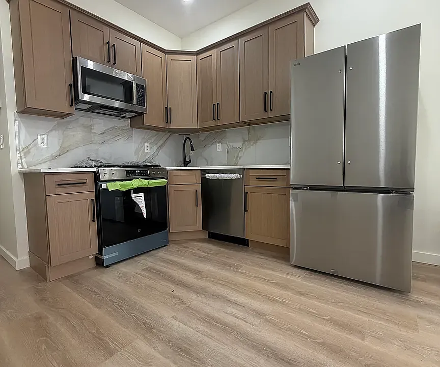 387 7th Ave #2