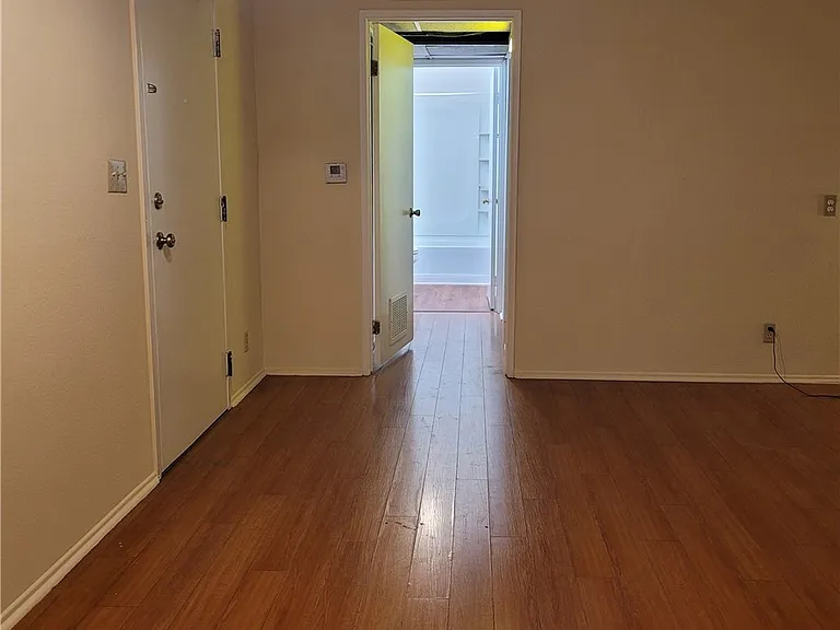 11041 La Maida St #8 — Photo 12