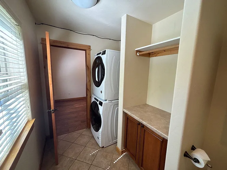 2379 Abbey Ct #1 — Photo 9