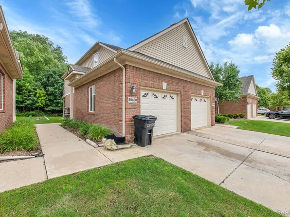 29400 Woodpark Cir, Warren, MI 48092