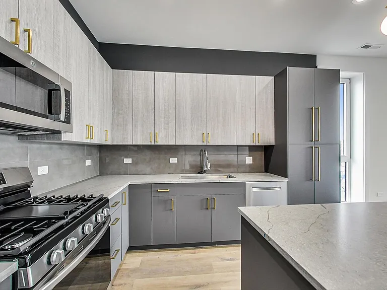 815 N Richmond St #301 — Photo 5