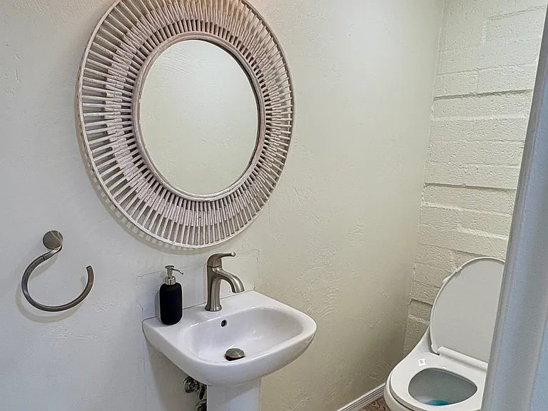 941 N Euclid Ave #222 — Photo 7