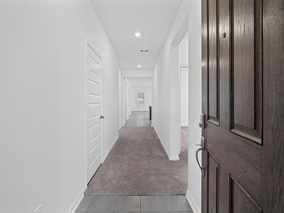 4th image of 822 Mustang Ridge Ter