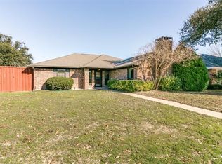 225 W Amberway Ln, Garland, TX 75040