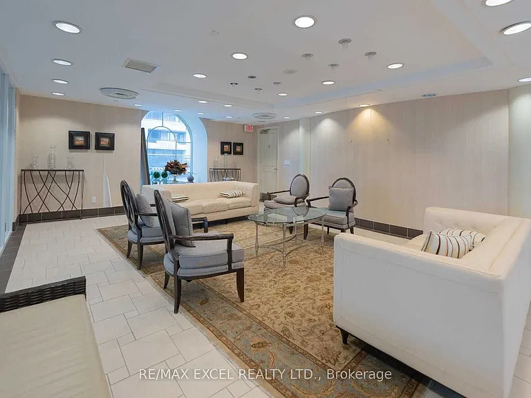 350 Red Maple Rd #508 — Photo 18