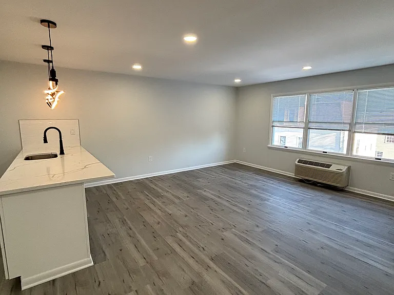 1036 Chancellor Ave #6 — Photo 3