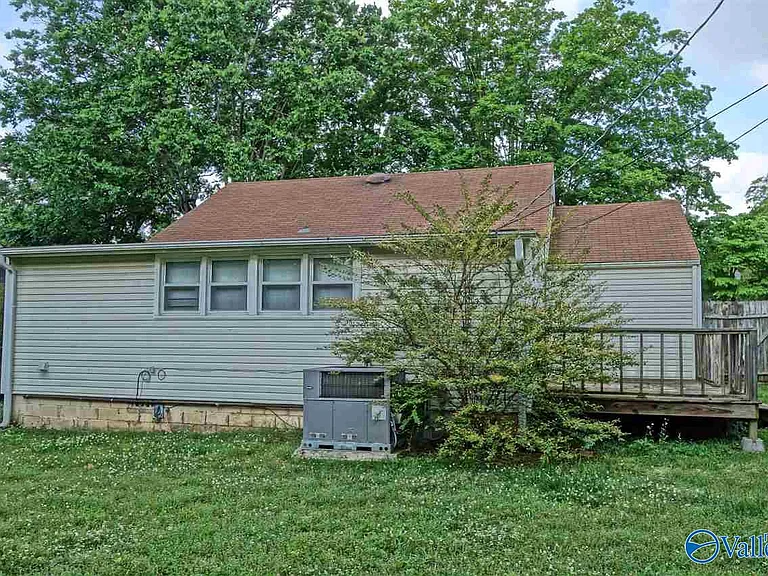 2035 Vanderbilt Dr SW — Photo 15