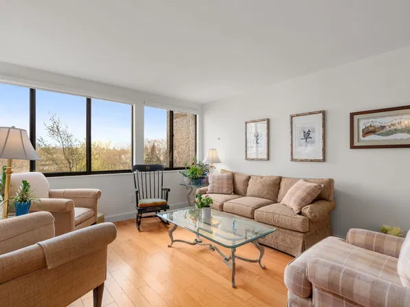 250 Hammond Pond Pkwy APT 705S, Newton, MA 02467
