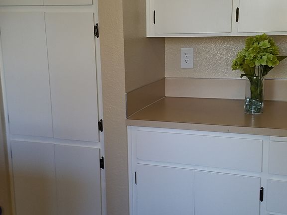 lots of kitchen cabinets