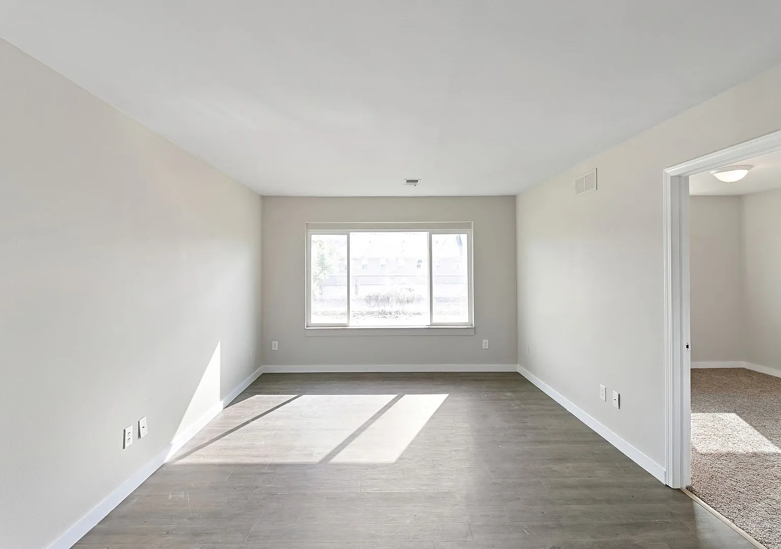 2 bed, 955 sqft, $1,375 — Photo 1