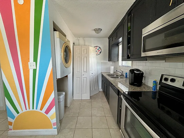 212 Montclair Ave — Photo 5