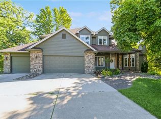 6917 Capitol View Ct, Johnston, IA 50131
