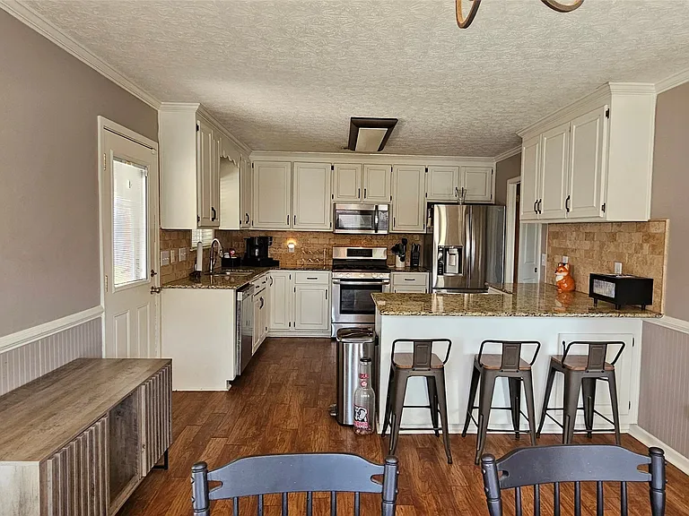 738 Summer Ln — Photo 7