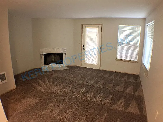 2219 SE Reedway St — Photo 2