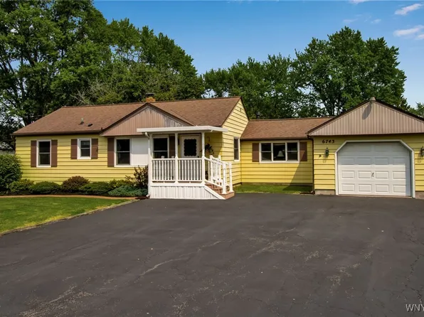 6743 Sy Rd, Niagara Falls, NY 14304