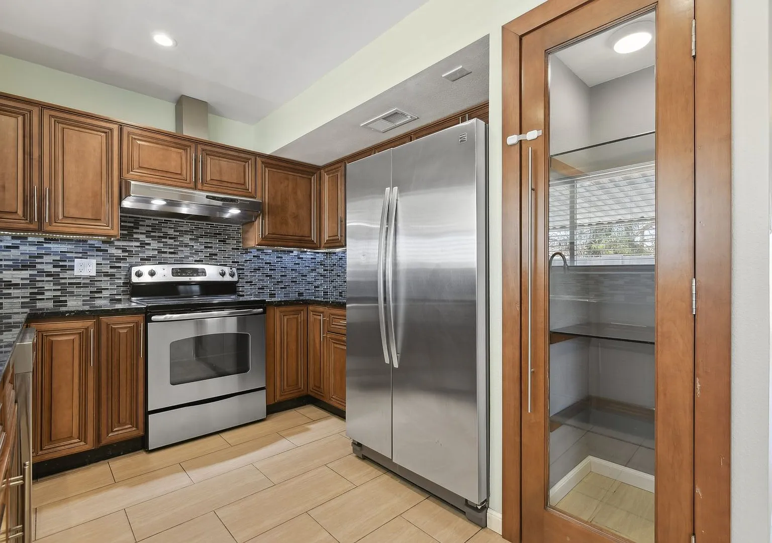 3 Bedroom Townhome in Glendale — Photo 2
