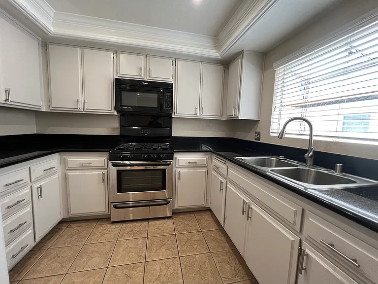 154 N Meridith Ave #9 — Photo 11