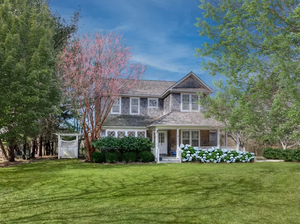 19 Horseshoe Dr, East Hampton, NY 11937
