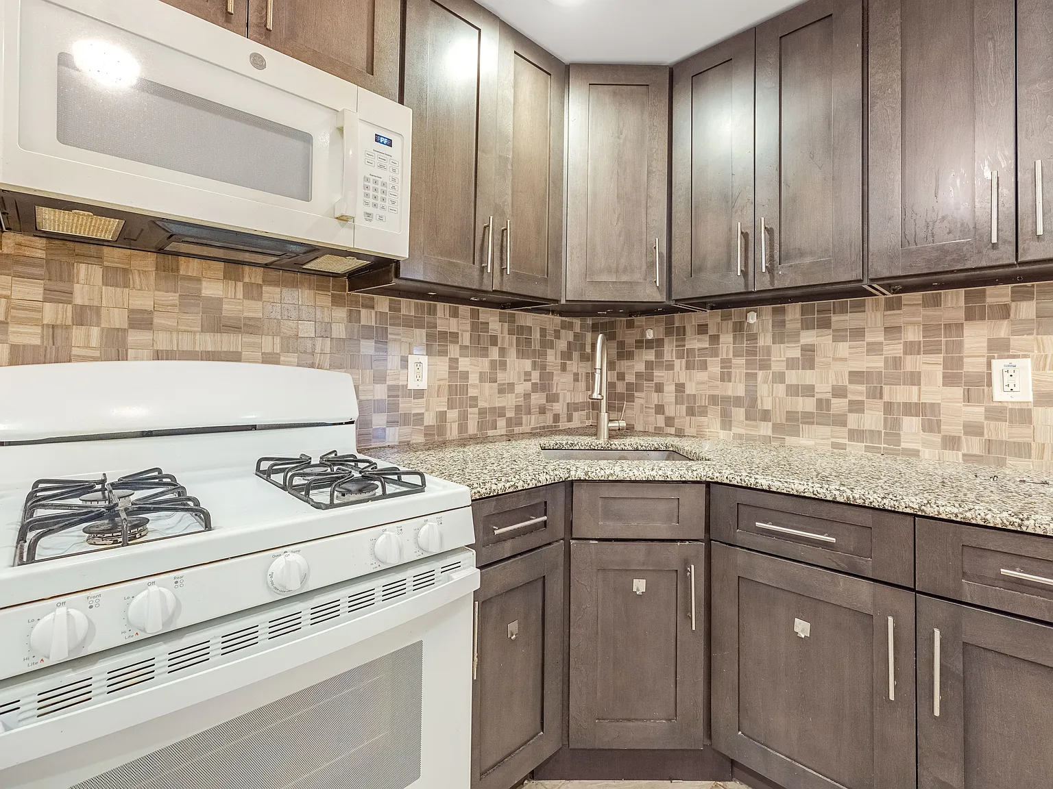 2 bed, 800 sqft, $2,195 — Photo 3