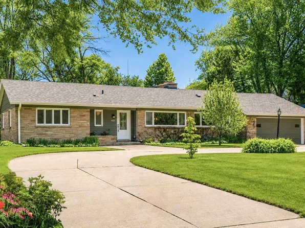 821 W Montclaire AVENUE, Glendale, WI 53217