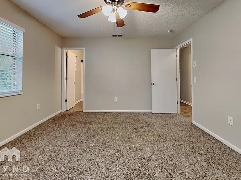 132 E Poinsettia St — Photo 9