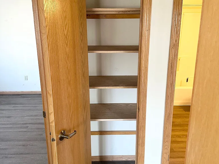 Arbor Heights Apartments — Photo 11
