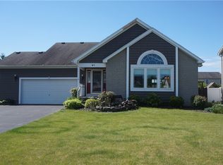 97 Daylilly Ln, Rochester, NY 14626